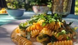 Nudelpfanne mit Erdnusssoße